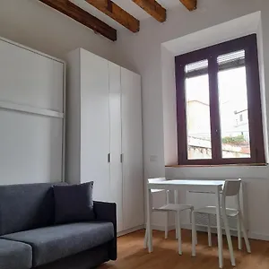 https://flat-in-milano-porta-romana.italymilanhotels.net